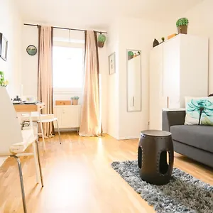 https://lovely-studio-super-central-5min-to-paradeplatz.frankfurtammainhotels.com