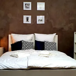 https://wow-stylish-studio-in-centre-near-university.frankfurtammainhotels.com